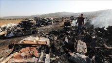 مستوطنون يحطمون منزلا ويضرمون النار في منشأة زراعية وسط الضفة