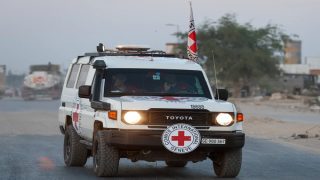 قصف إسرائيلي على خان يونس ونسف مبانٍ في البريج