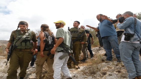 اعتداءات للمستوطنين ودعوة أميركية للتخلي عن هدم منازل بالضفة الغربية