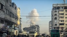 إصابة فلسطيني وغارات إسرائيلية شمالي وجنوبي قطاع غزة