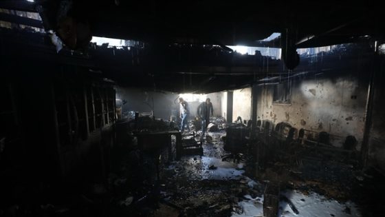 مستوطنون يضرمون النار بمنزل فلسطيني وسط الضفة